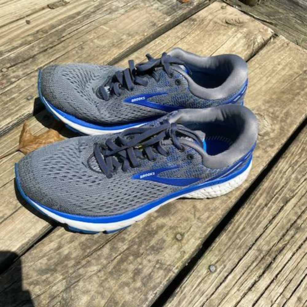 BROOKS GHOST Grey Shoes.  Size 8.5.